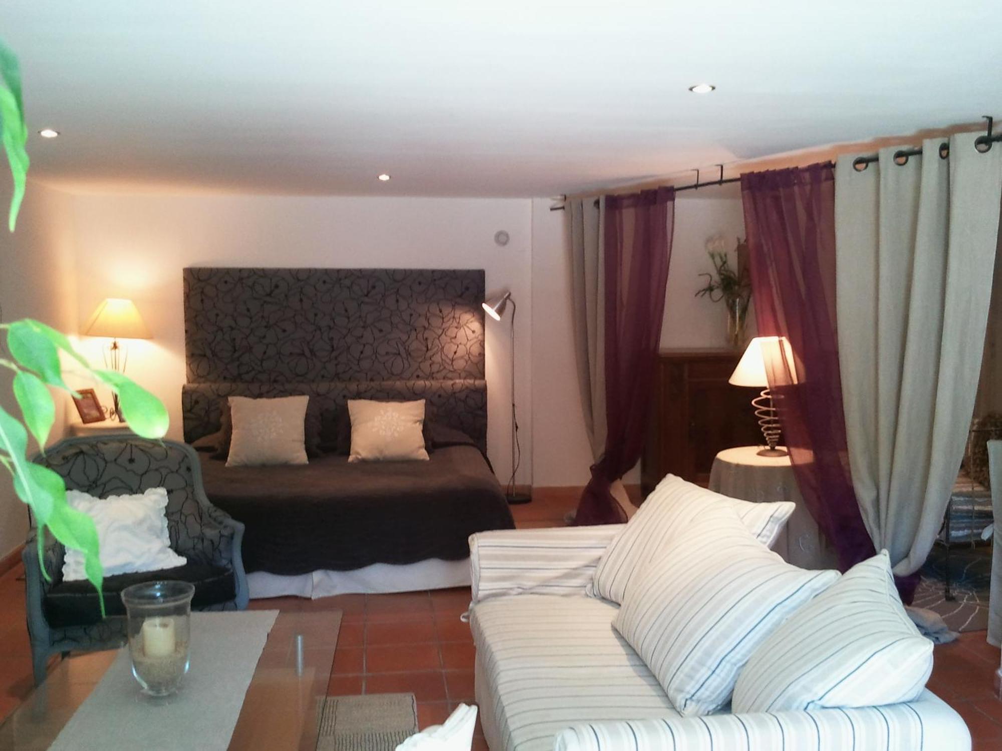 Les Chambres D'Hotes De La Ferrage La Tour-d'Aigues ภายนอก รูปภาพ