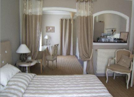 Les Chambres D'Hotes De La Ferrage La Tour-d'Aigues ภายนอก รูปภาพ